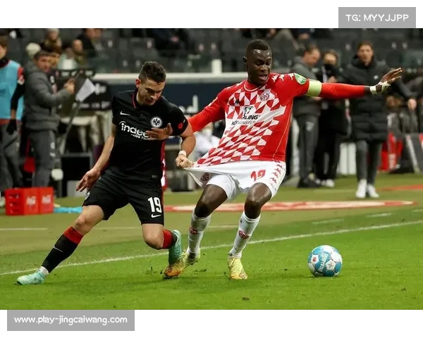 法兰克福欧冠首轮大胜次轮惨败 球队表现反差引热议 法兰克福欧冠首轮大胜次轮惨败 球队表现反差引热议