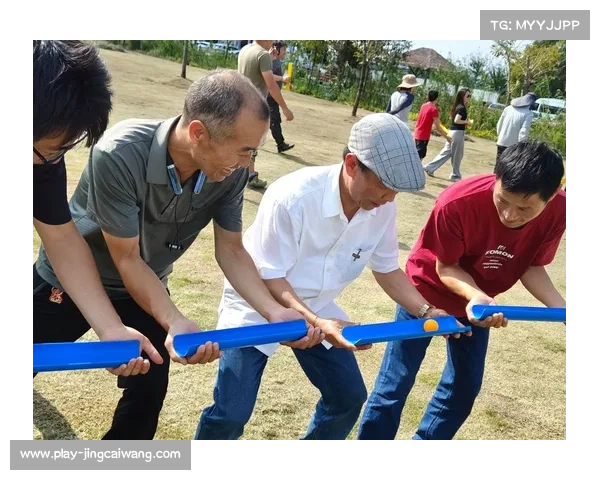 曼联球员通过团建活动加深默契,提升团队凝聚力 曼联球员通过团建活动加深默契,提升团队凝聚力