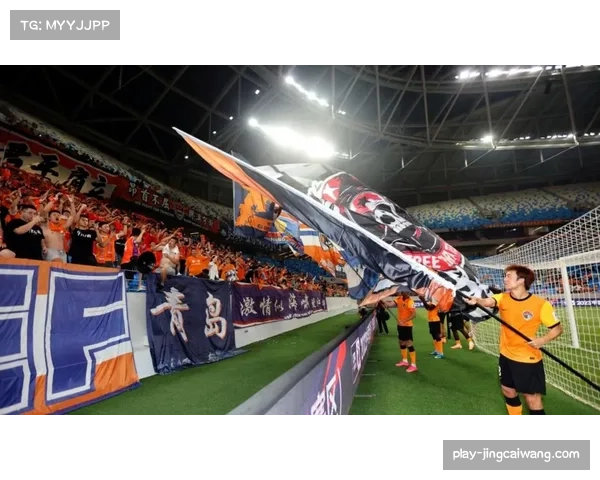 青岛海牛球迷主场助威,保级希望点燃城市激情